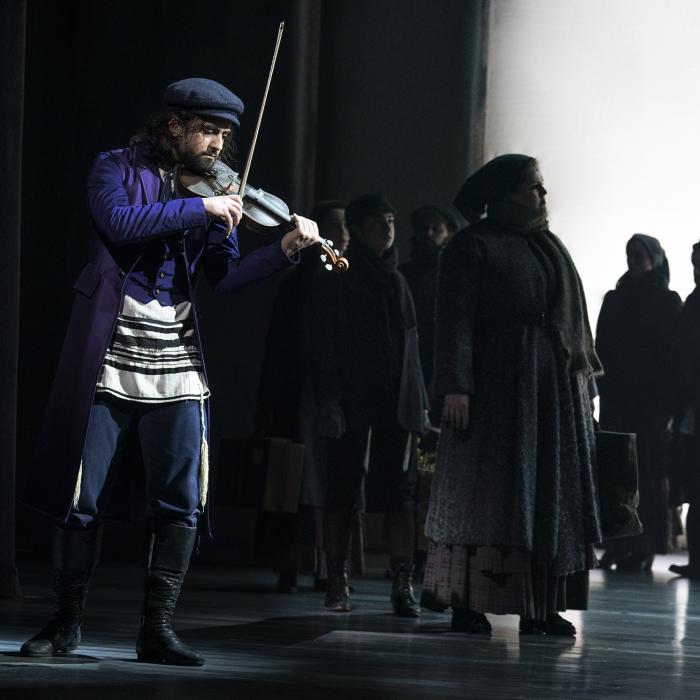 Fiddler playing the violin