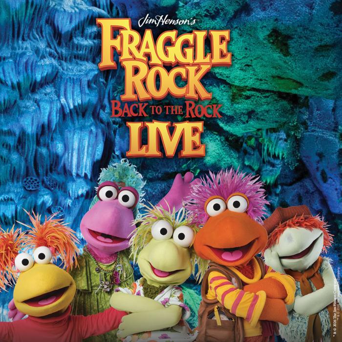 Colorful puppets under the Logo Fraggle Rock on a blue and green rock background